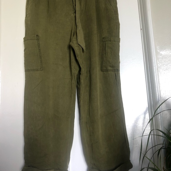 Women’s Free People Olive Cargo Ankle Trouser - Picture 3 of 15
